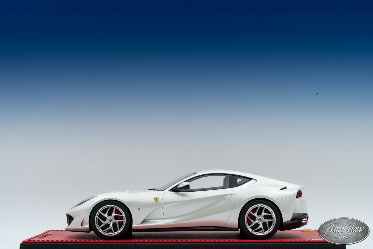 1/18 MR Collection Ferrari 812 Superfast Gloss White