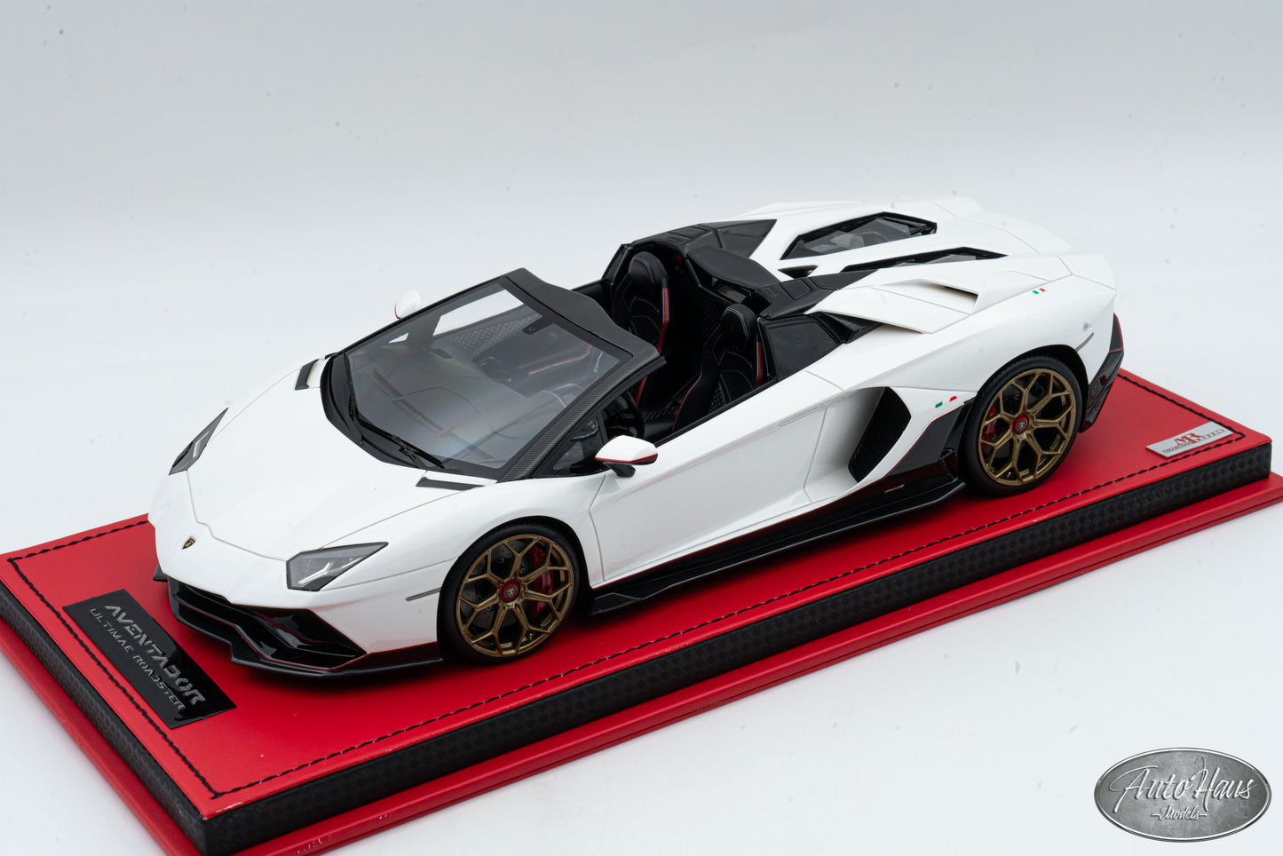 1/18 MR Collection Lamborghini Aventador LP780-4 Ultimae Roadster White