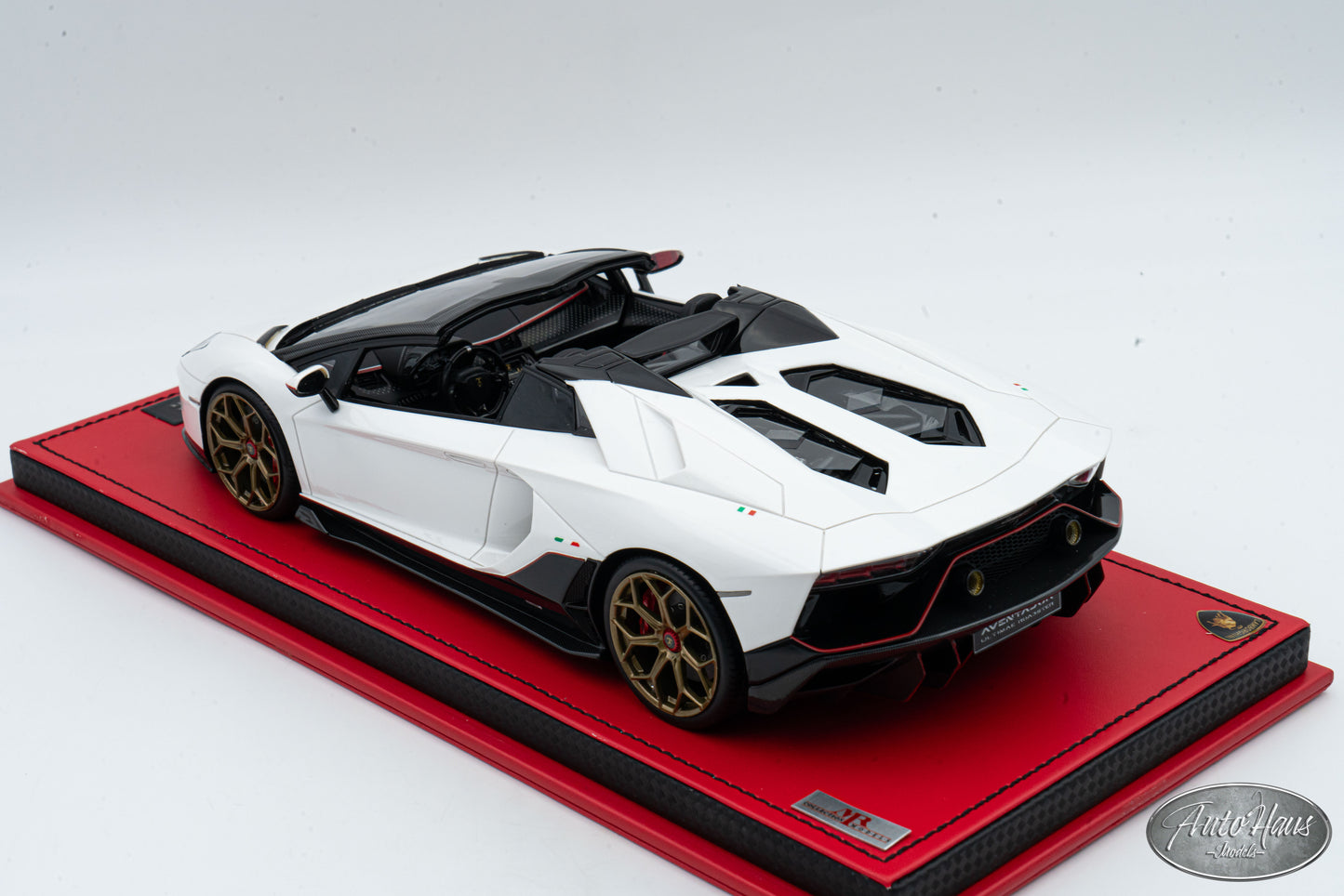 1/18 MR Collection Lamborghini Aventador LP780-4 Ultimae Roadster White
