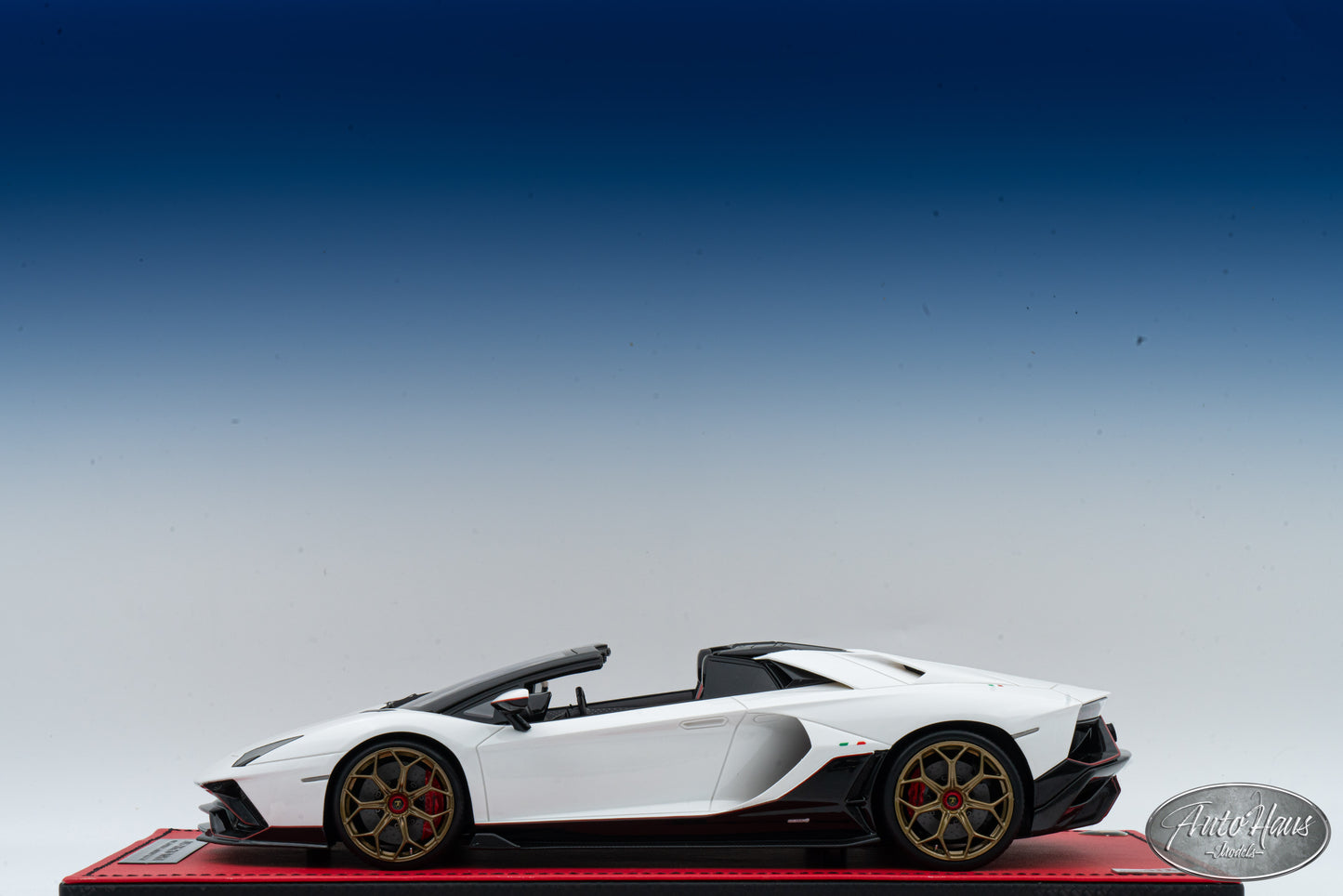 1/18 MR Collection Lamborghini Aventador LP780-4 Ultimae Roadster White