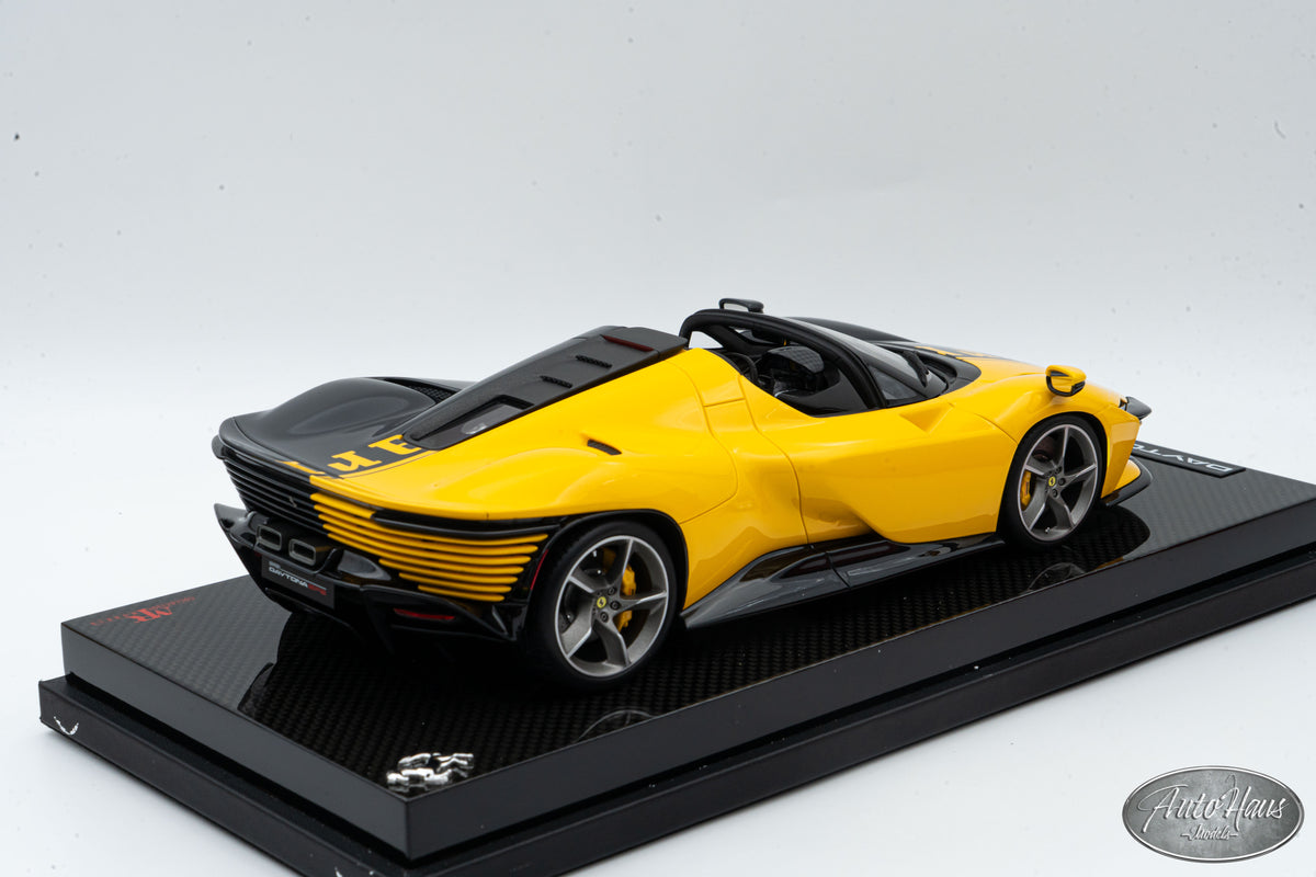 1:18 MR Collection Ferrari Daytona SP3 Giallo Modena / Shiny Carbon FE036SE6