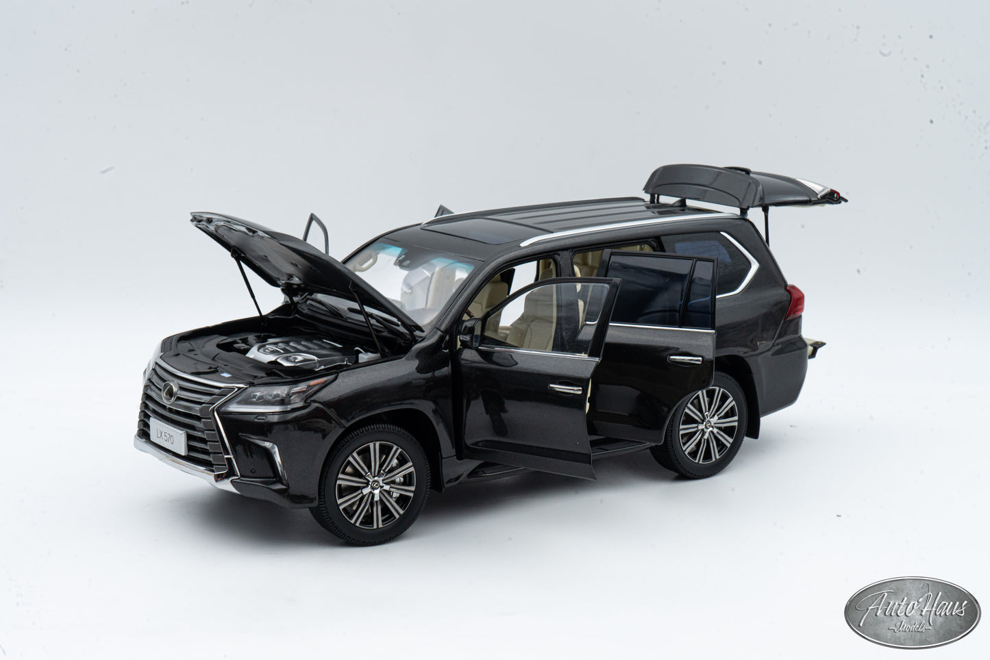 1/18 Kyosho Lexus LX570 Black