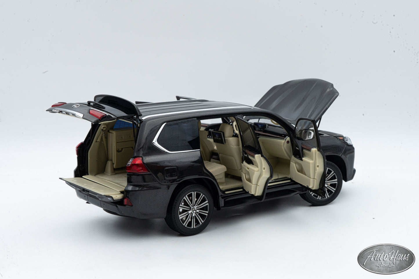 1/18 Kyosho Lexus LX570 Black