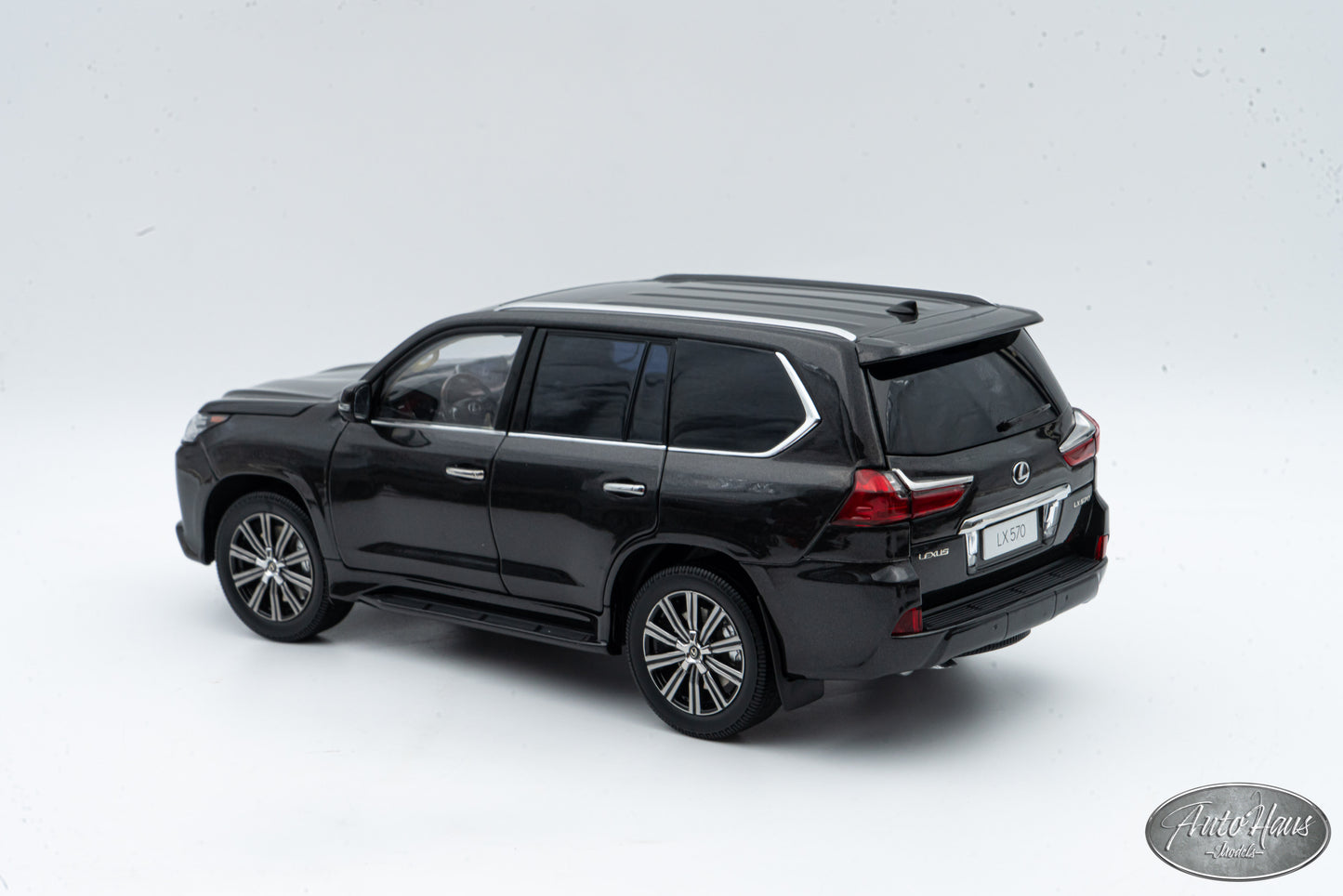 1/18 Kyosho Lexus LX570 Black