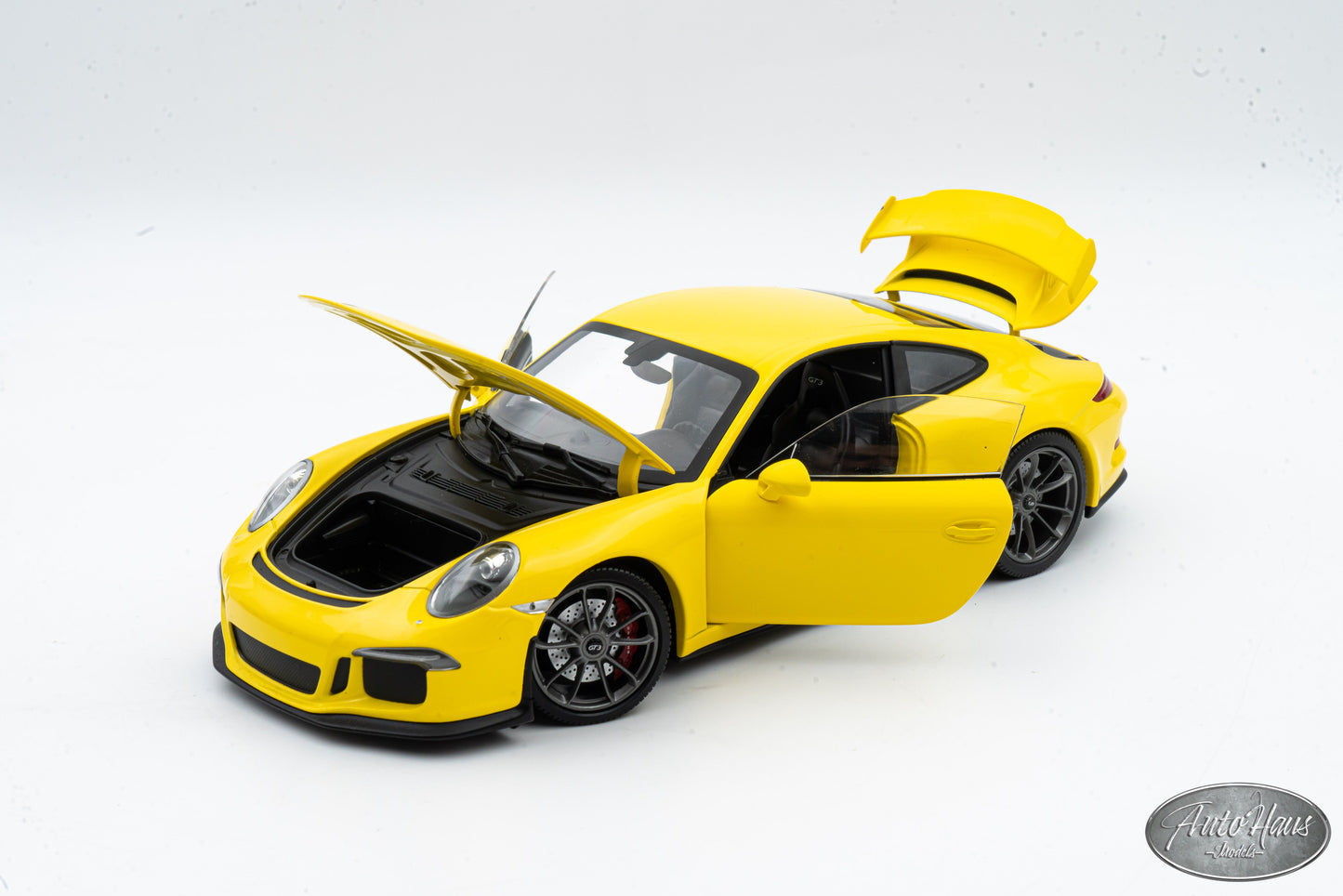 1/18 Minichamps Porsche 911 (991) GT3 Yellow