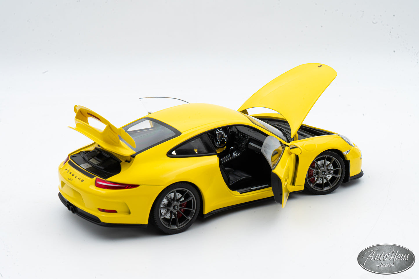 1/18 Minichamps Porsche 911 (991) GT3 Yellow