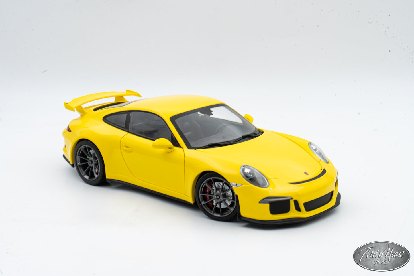 1/18 Minichamps Porsche 911 (991) GT3 Yellow