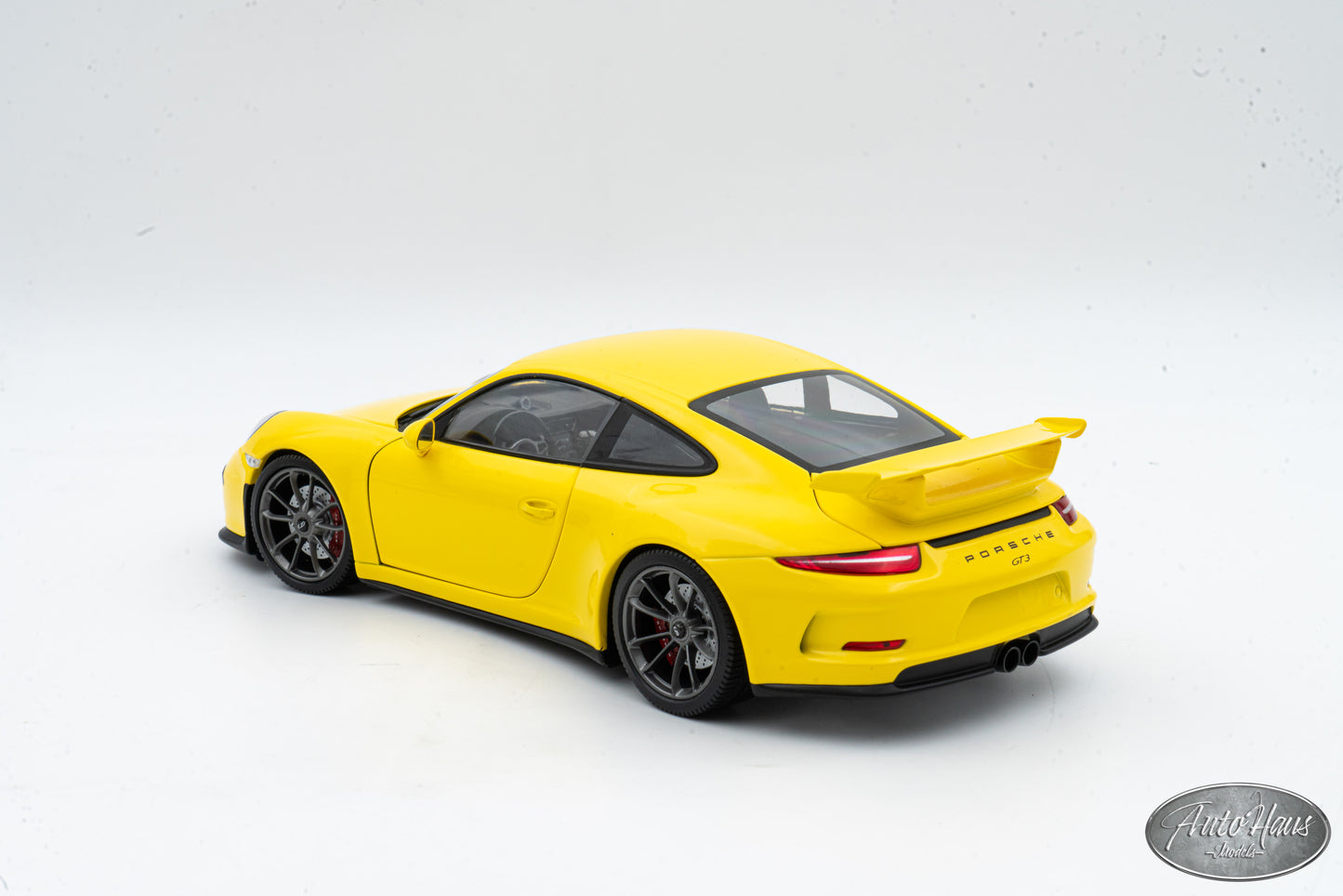 1/18 Minichamps Porsche 911 (991) GT3 Yellow