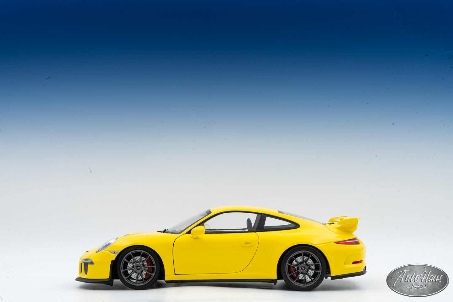 1/18 Minichamps Porsche 911 (991) GT3 Yellow