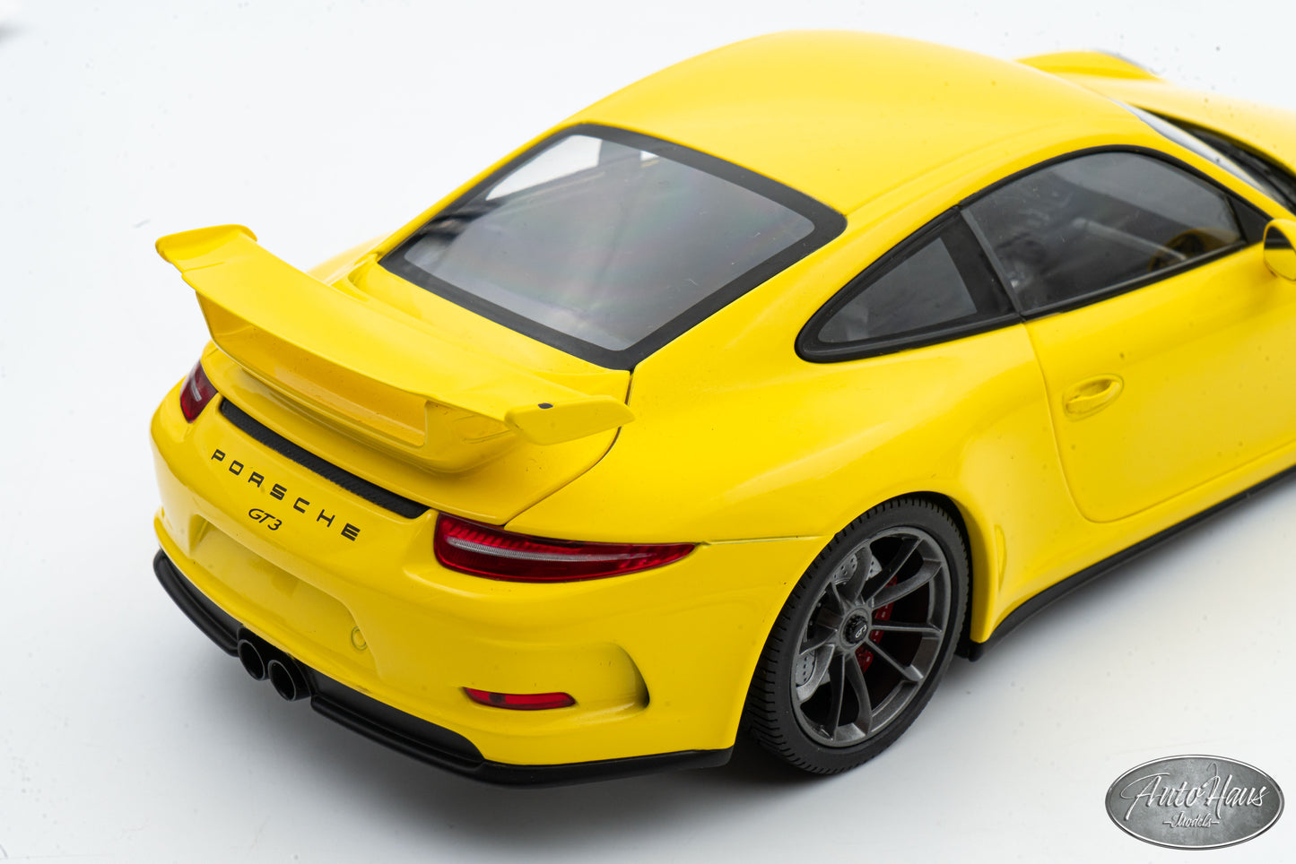 1/18 Minichamps Porsche 911 (991) GT3 Yellow
