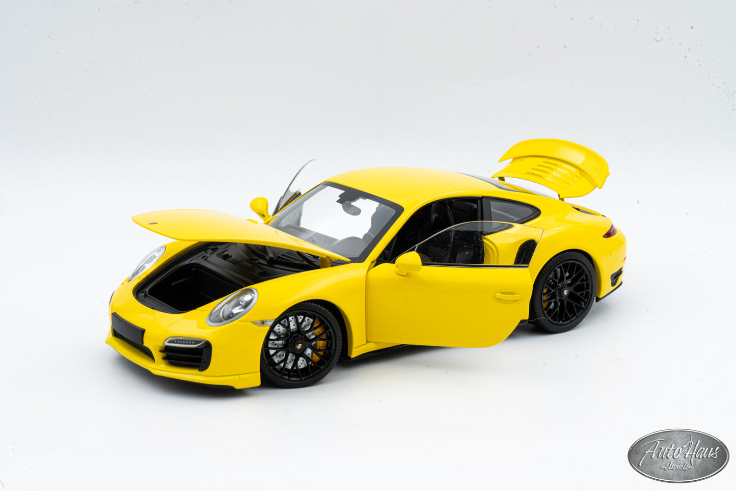 1/18 MINICHAMP PORSCHE 911 (991) Turbo S Yellow