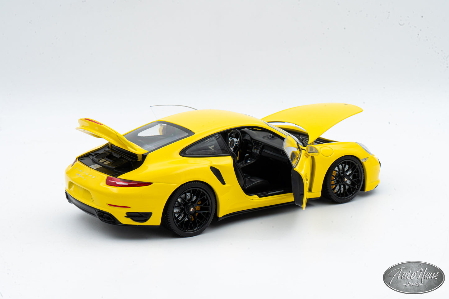 1/18 MINICHAMP PORSCHE 911 (991) Turbo S Yellow