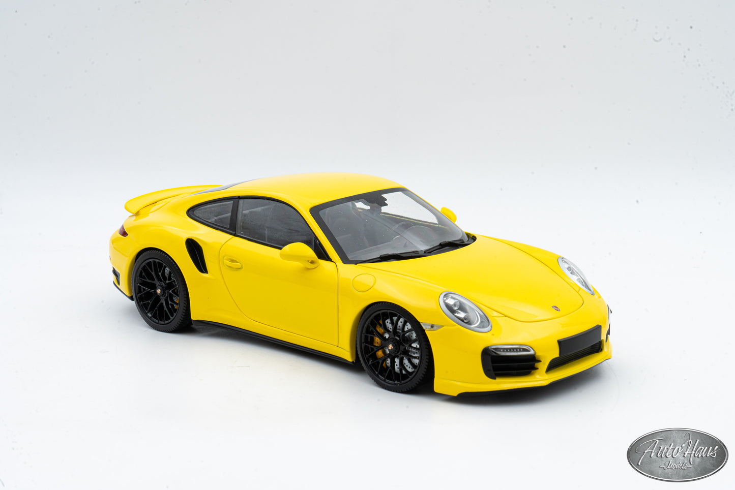 1/18 MINICHAMP PORSCHE 911 (991) Turbo S Yellow