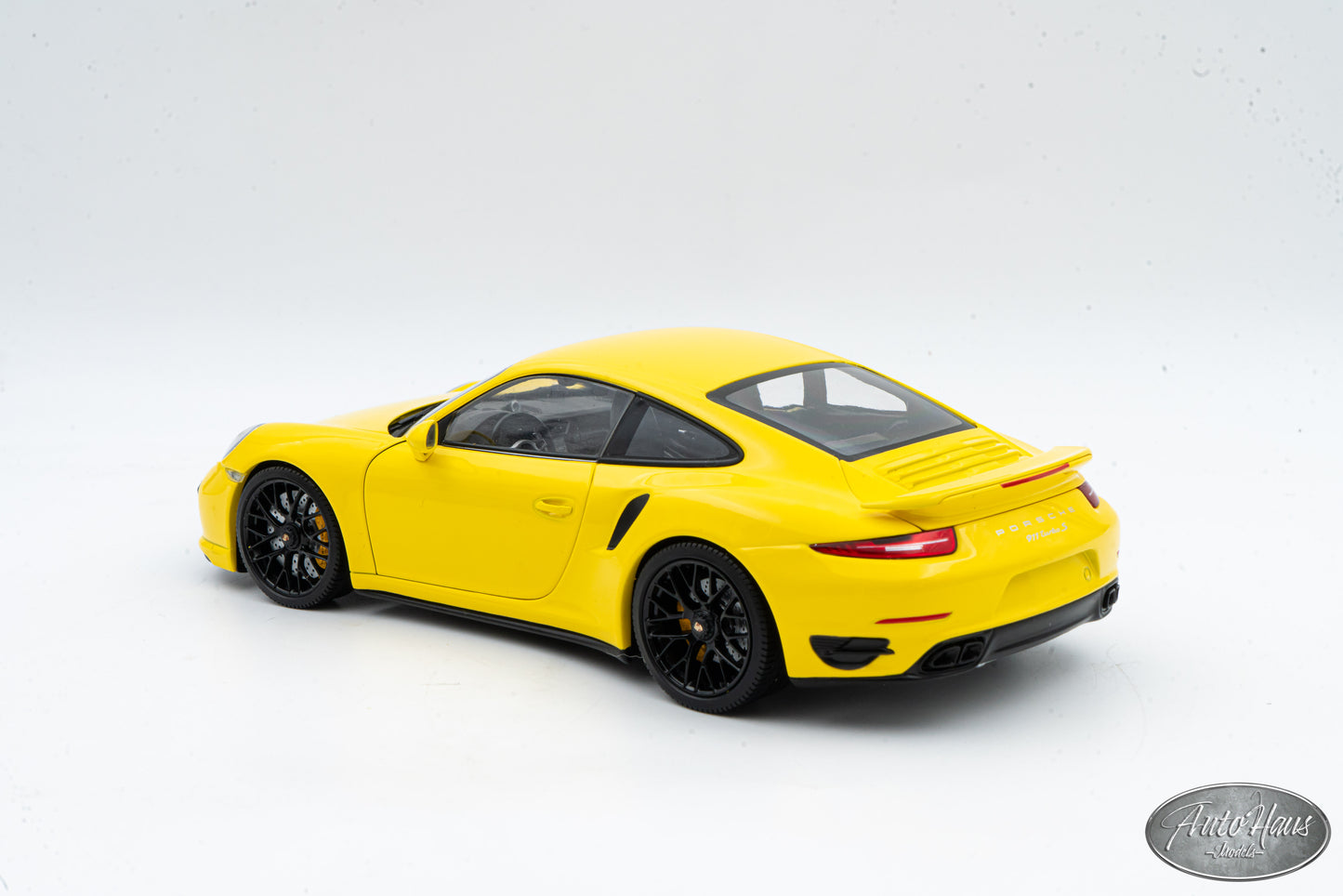 1/18 MINICHAMP PORSCHE 911 (991) Turbo S Yellow