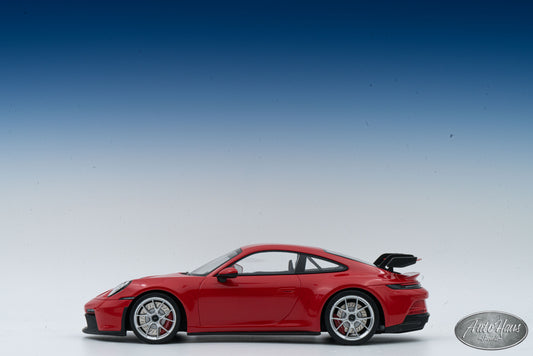 1/18 Minichamps Porsche 911 (992) GT3 Red