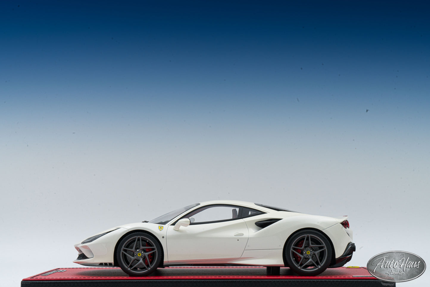 1/18 MR Collection Ferrari F8 Tributo White