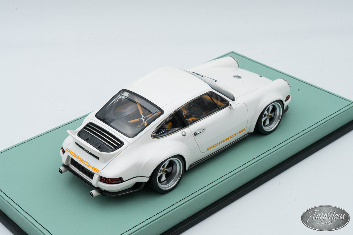 1/18 Make UP Singer DLS Porsche 911 Pearl White