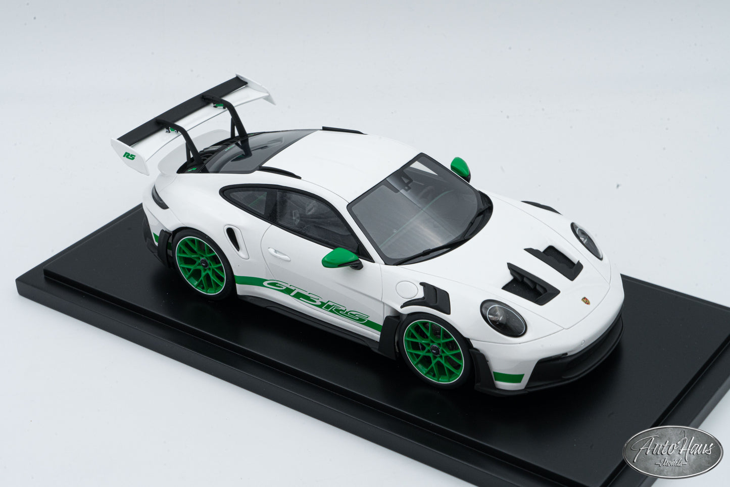 1/18 Spark Porsche 911 (992) GT3 RS White