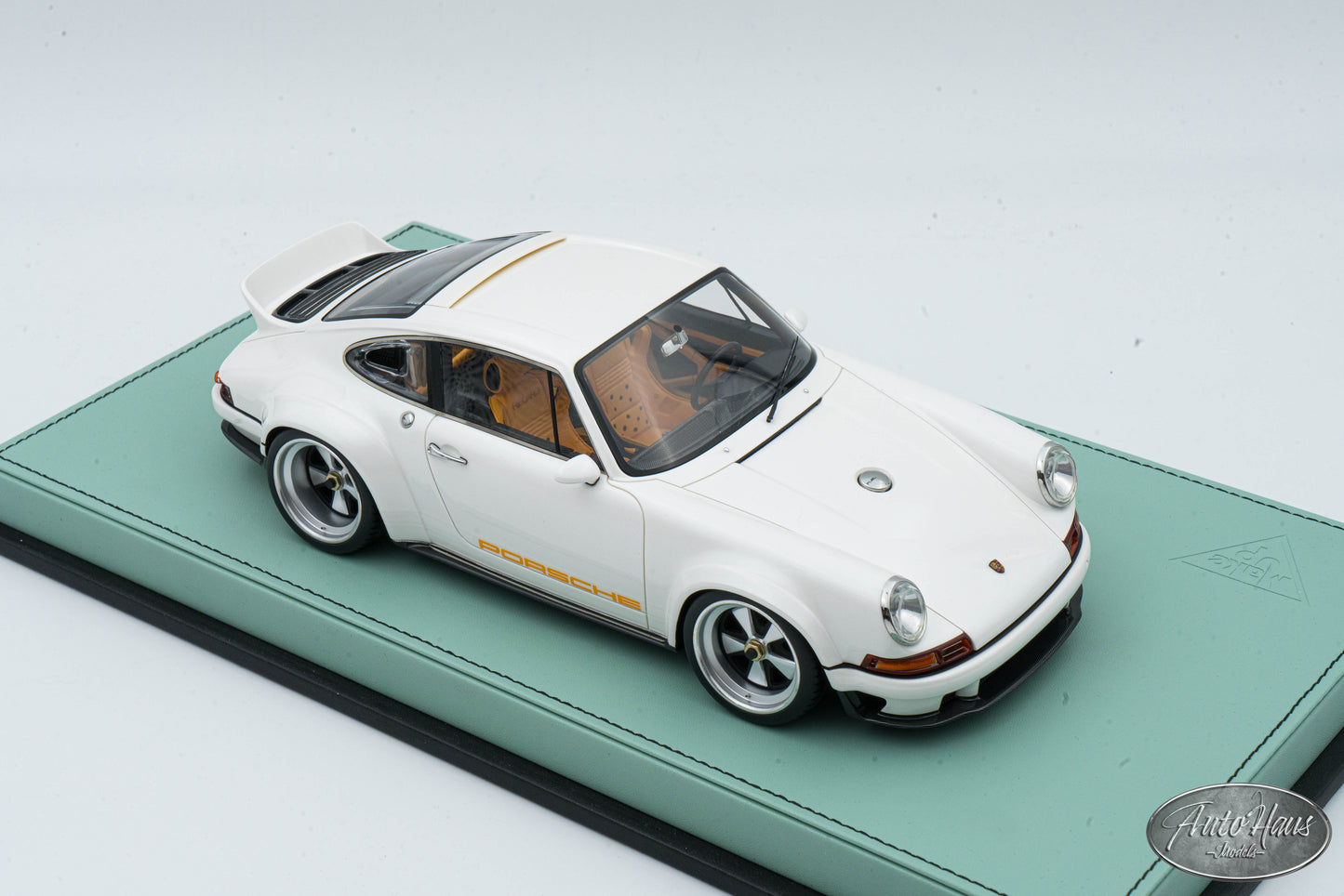 1/18 Make UP Singer DLS Porsche 911 Pearl White