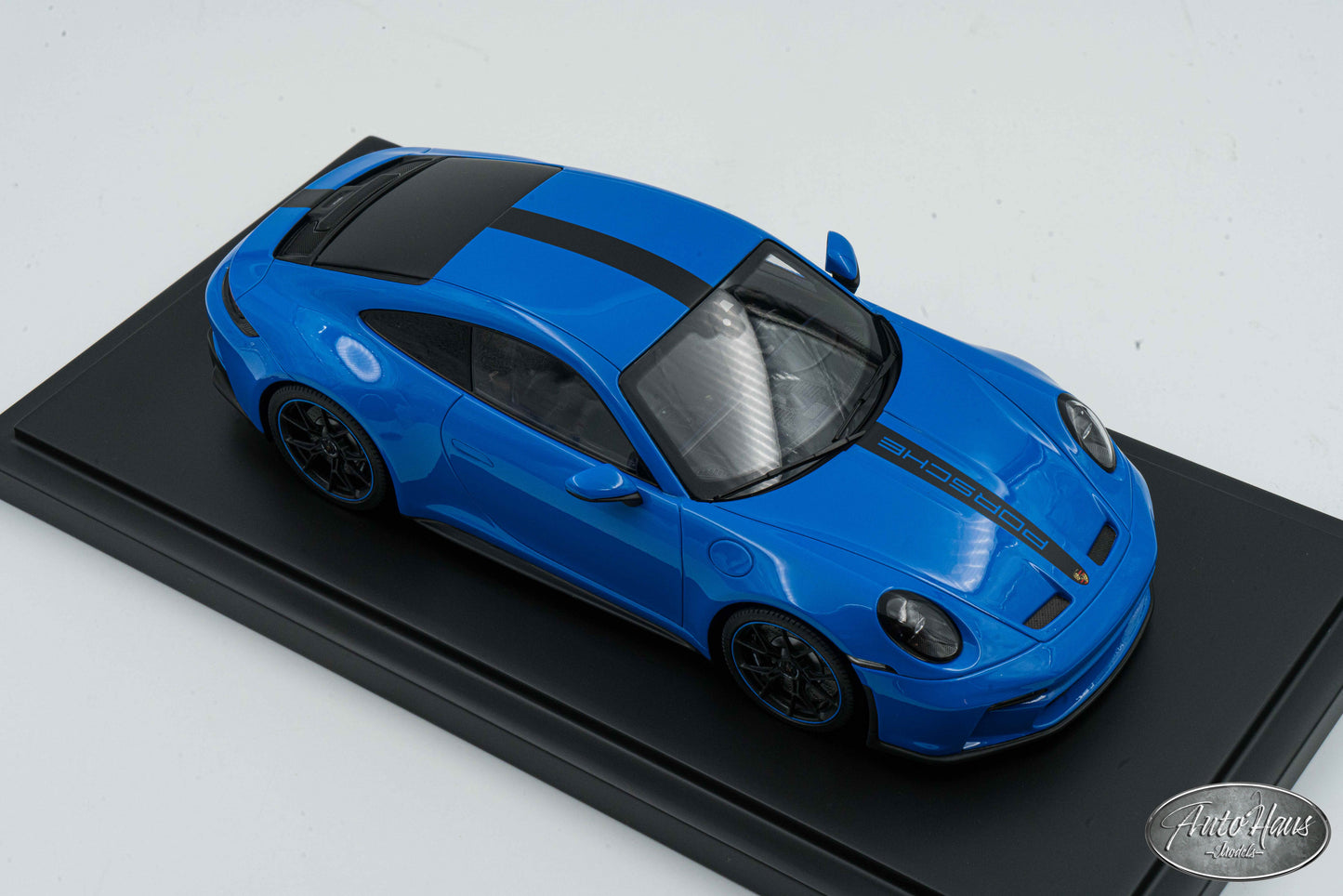 1/18 Spark Porsche 911 (992) GT3 Touring Shark Blue