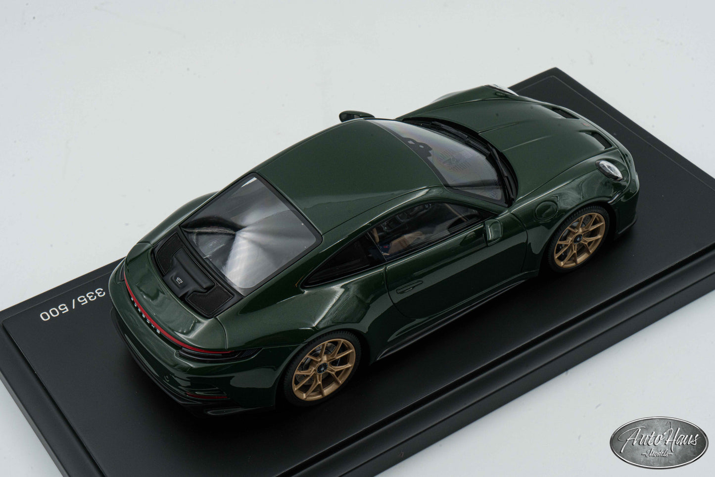 1/18 Spark Porsche 911 (992) GT3 Touring green