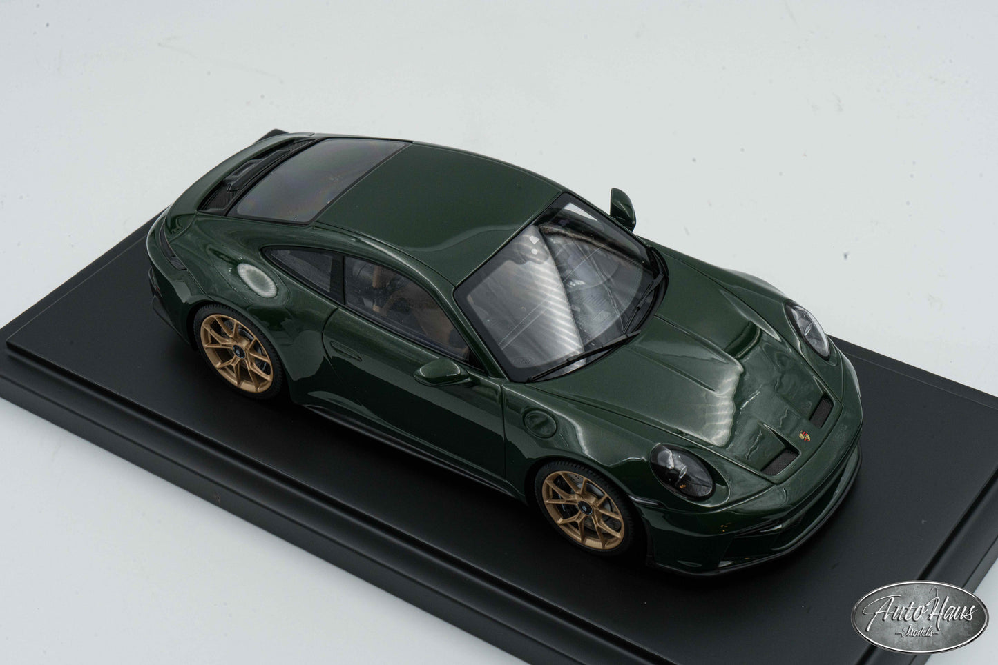 1/18 Spark Porsche 911 (992) GT3 Touring green – AutoHaus Models