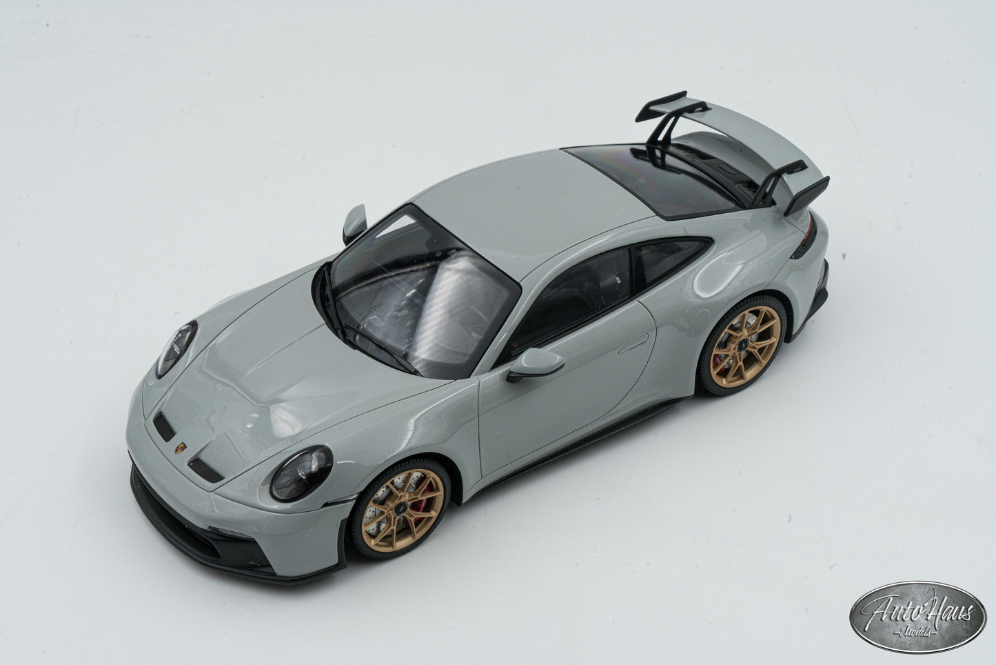 1/18 Minichamps Porsche 911 (992) GT3 Chalk Gray Gold Wheels