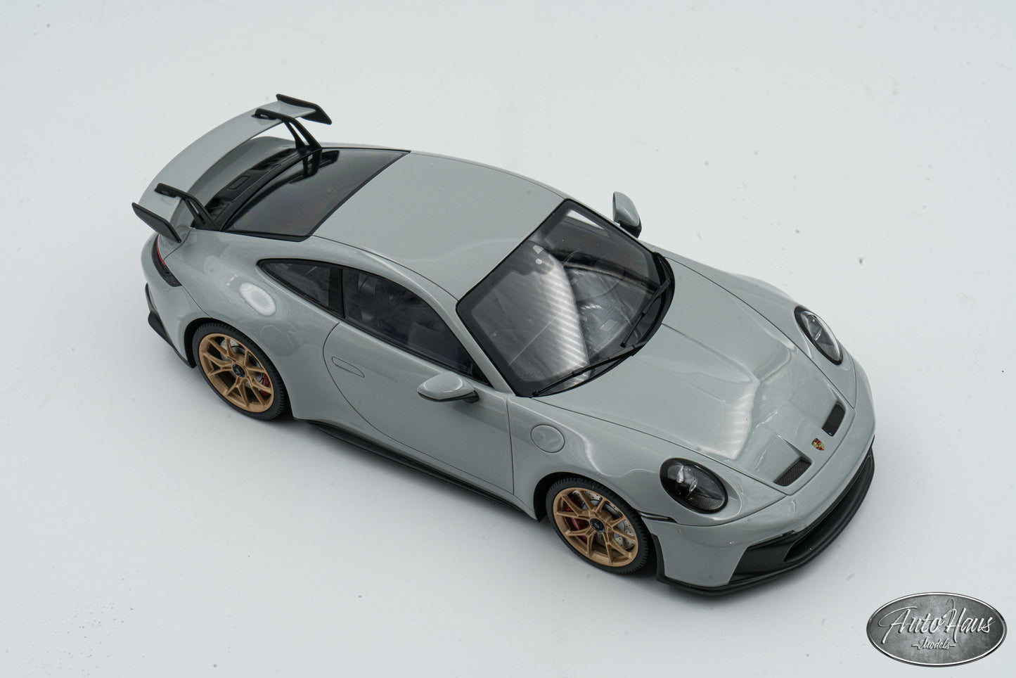 1/18 Minichamps Porsche 911 (992) GT3 Chalk Gray Gold Wheels