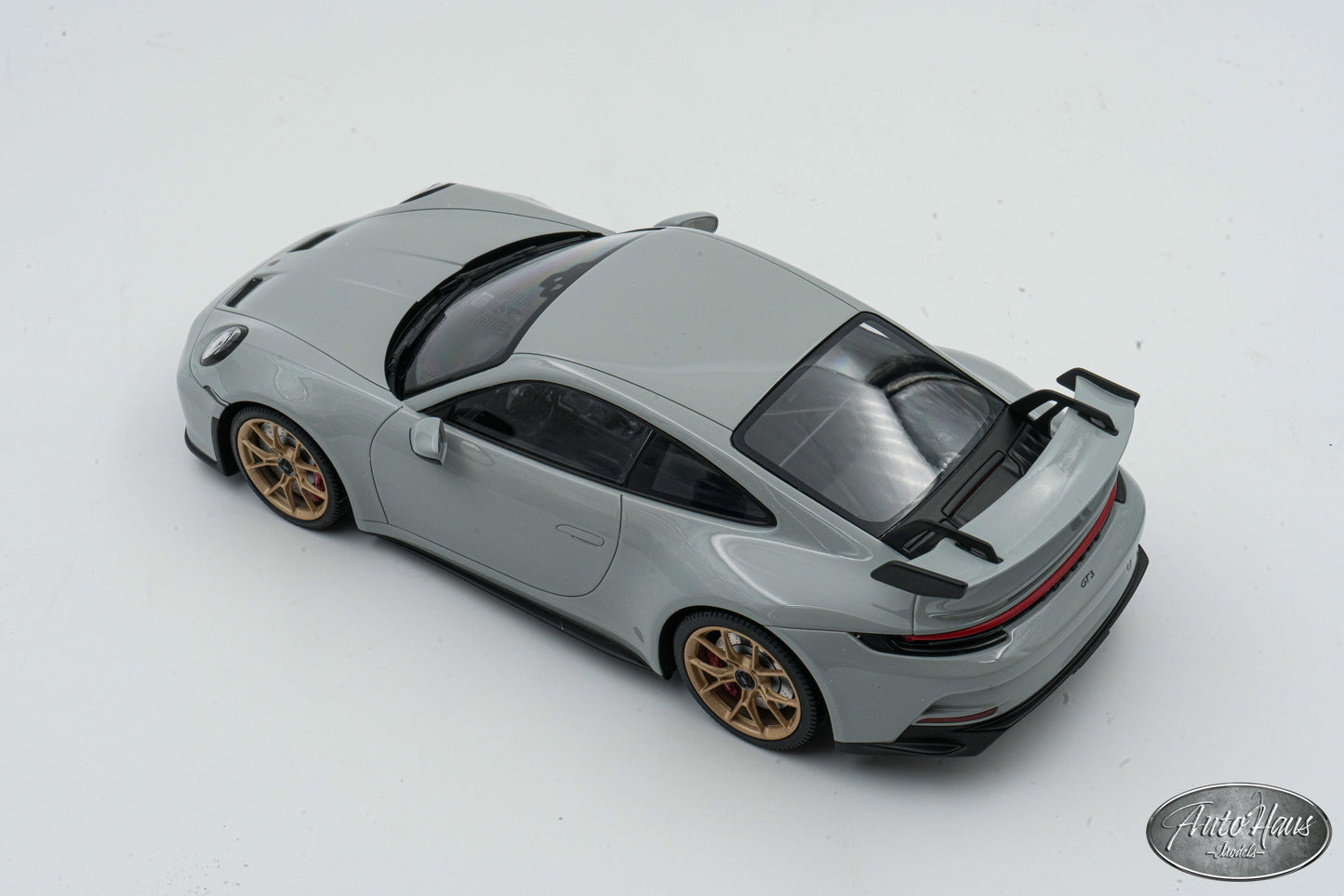 1/18 Minichamps Porsche 911 (992) GT3 Chalk Gray Gold Wheels