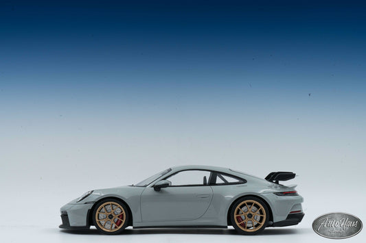 1/18 Minichamps Porsche 911 (992) GT3 Chalk Gray Gold Wheels