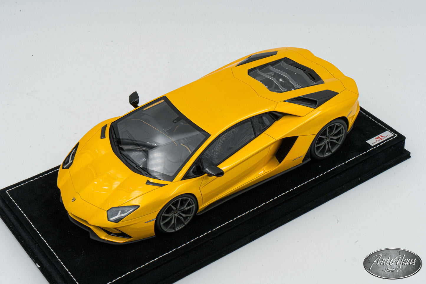 1/18 MR Collection Lamborghini Aventador S Coupe Gloss Yellow