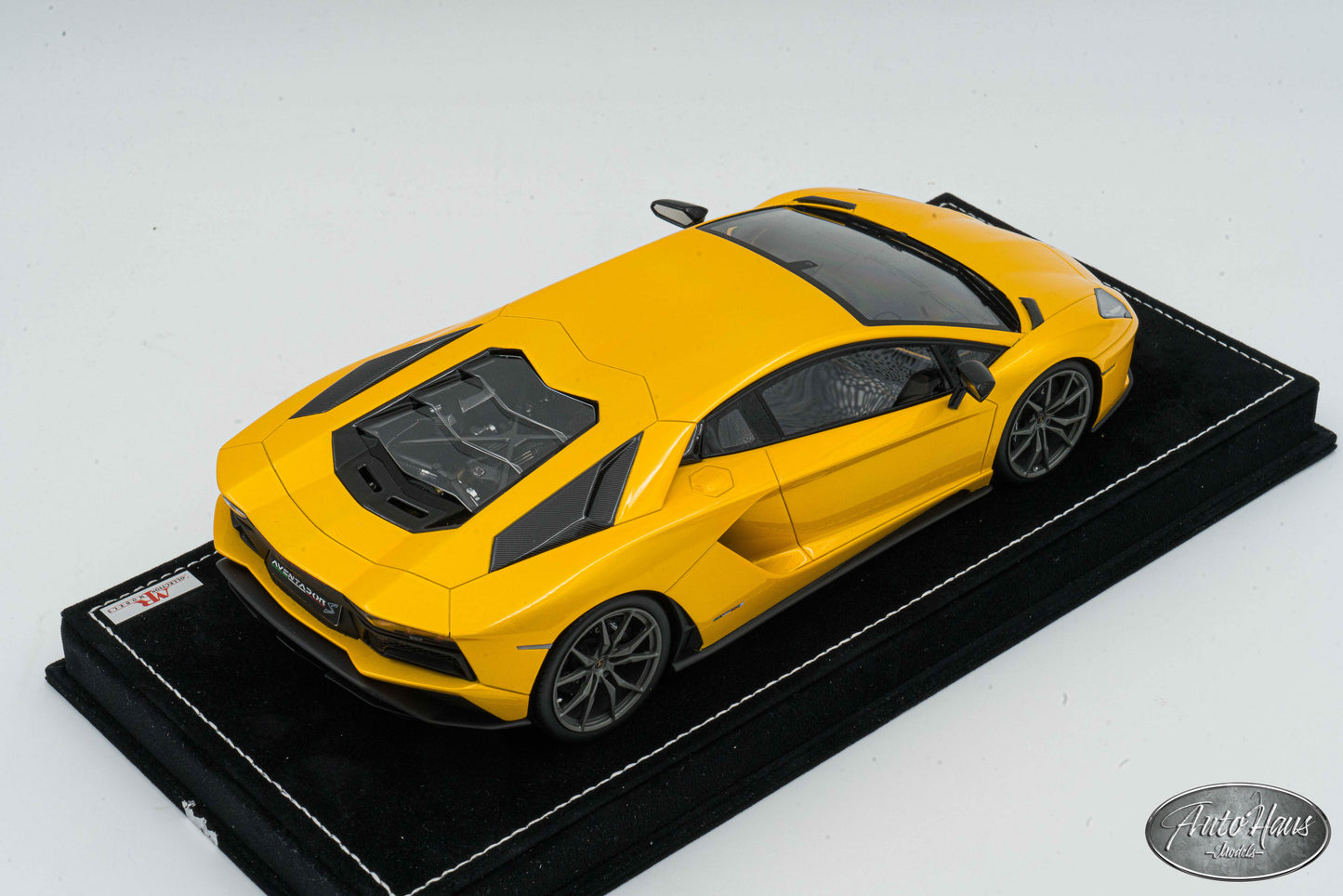 1/18 MR Collection Lamborghini Aventador S Coupe Gloss Yellow