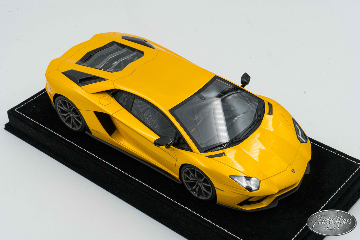 1/18 MR Collection Lamborghini Aventador S Coupe Gloss Yellow