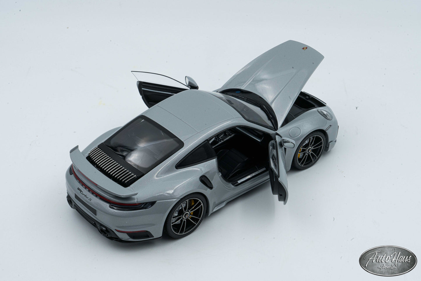 1/18 Minichamps Porsche 911 (992) Turbo S Gray