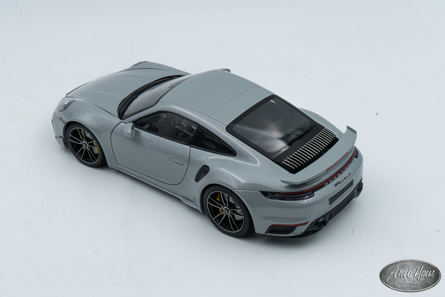 1/18 Minichamps Porsche 911 (992) Turbo S Gray