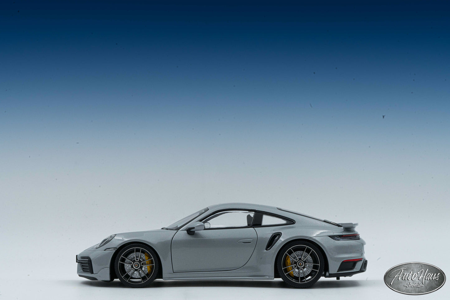 1/18 Minichamps Porsche 911 (992) Turbo S Gray