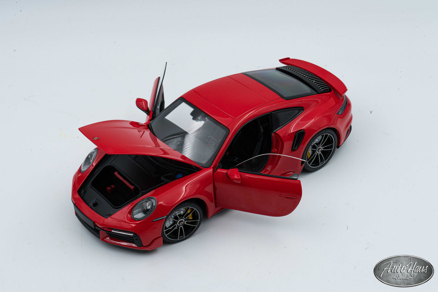 1/18 Minichamps Porsche 911 (992) Turbo S Red