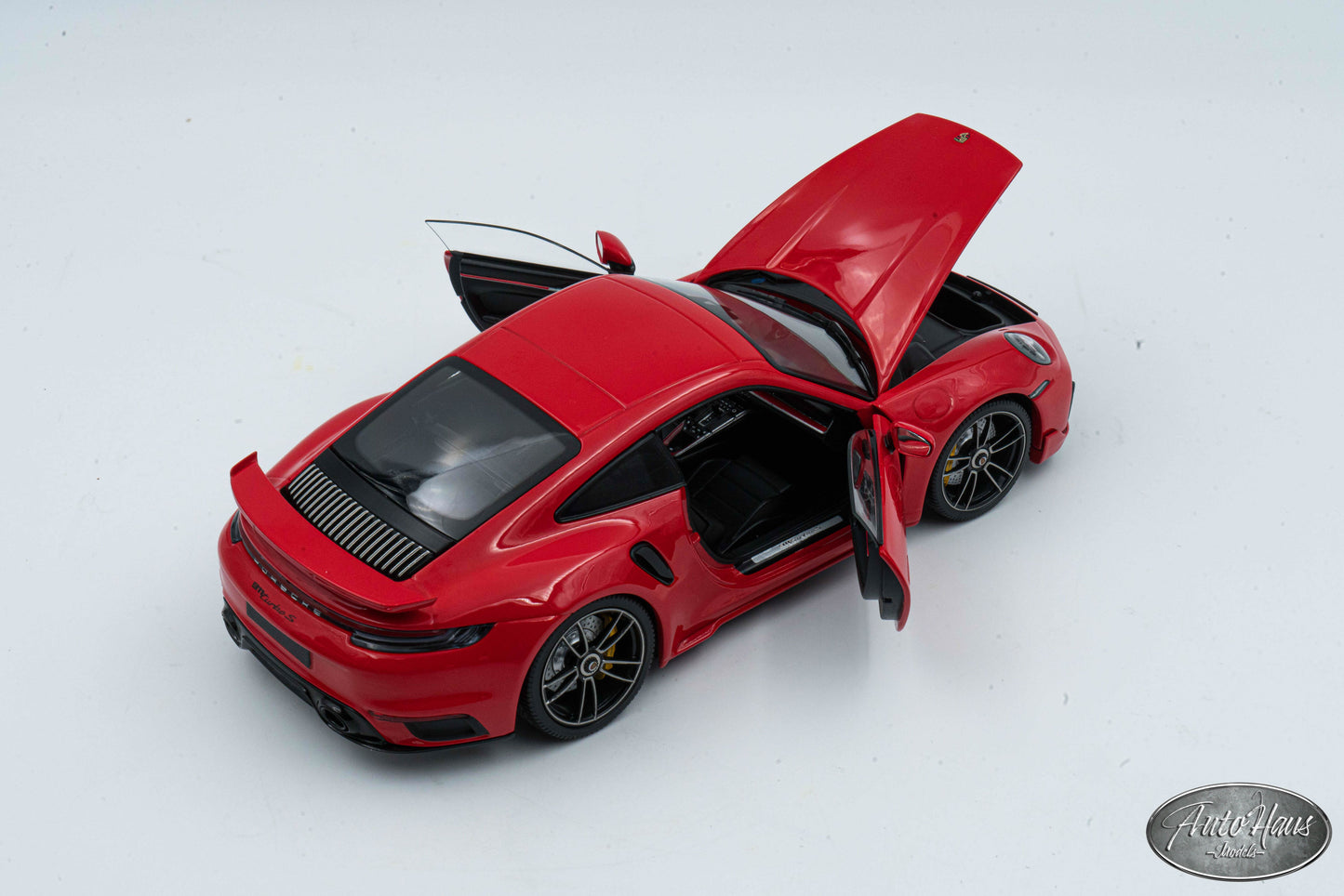 1/18 Minichamps Porsche 911 (992) Turbo S Red