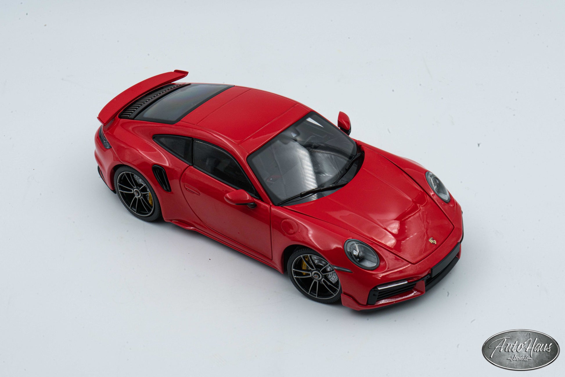 Porsche 911 Turbo S Coupé Sport Design Type 992 2021 Racing Yellow 1/18 Minichamps 110069070 Porsche 911 Turbo S Coupé Sport Design Type 992 2021 Racing Yellow 1/18 Minichamps 110069070