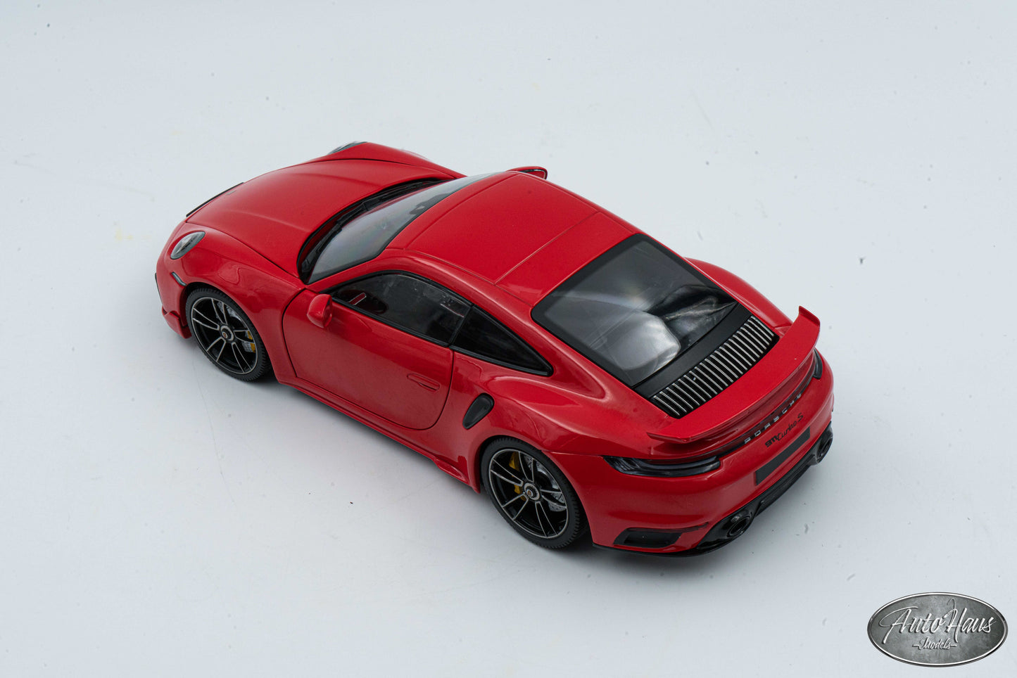 1/18 Minichamps Porsche 911 (992) Turbo S Red