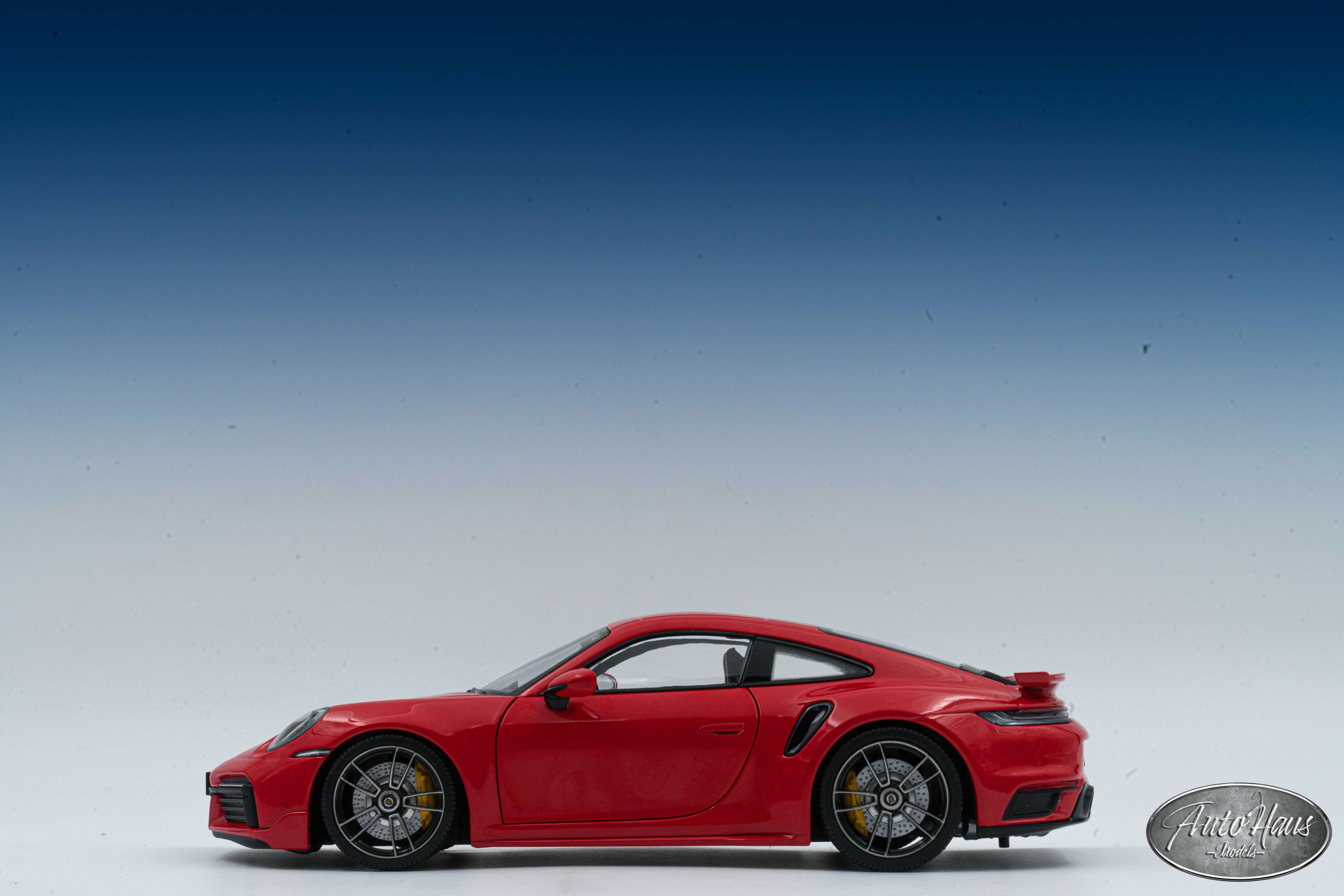 1/18 Minichamps Porsche 911 (992) Turbo S Red