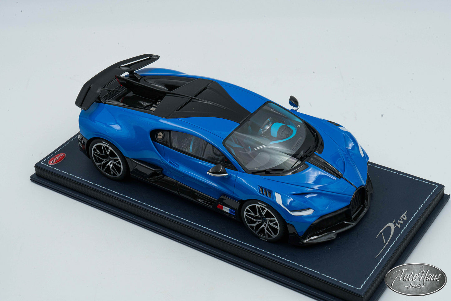 1/18 MR Collection Bugatti Divo French Blue