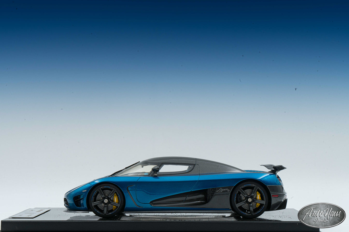 1/18 Frontiart Koenigsegg Agera HH Blue on Carbon base