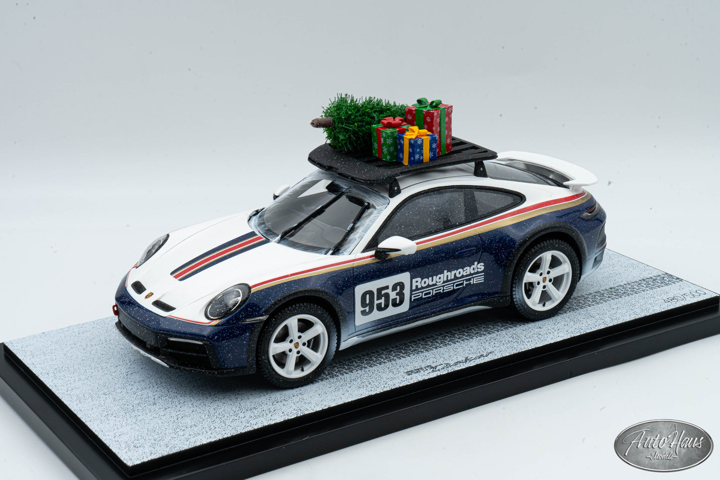 1/18 Spark Porsche 911 (992) Dakar Snow Edition