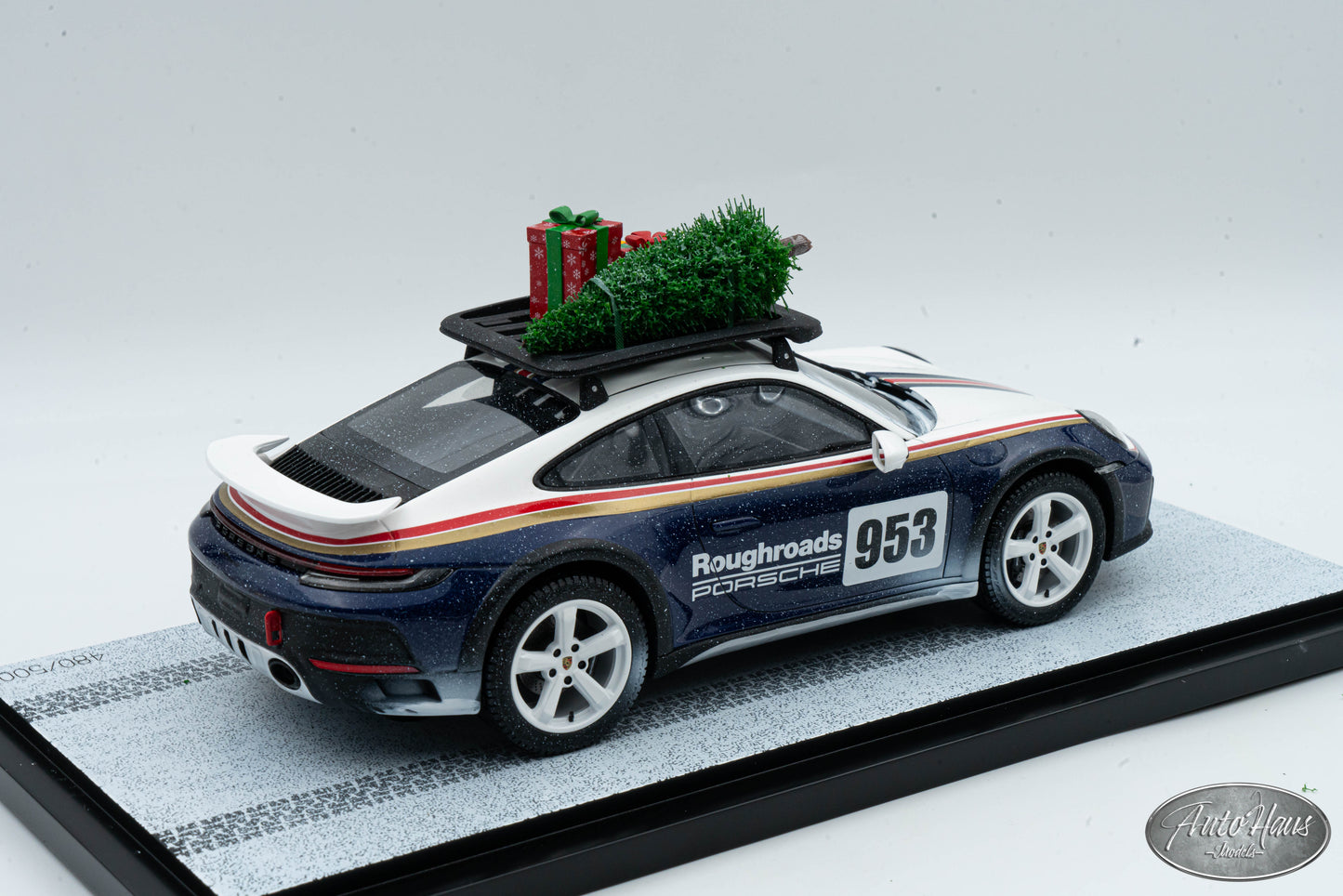 1/18 Spark Porsche 911 (992) Dakar Snow Edition