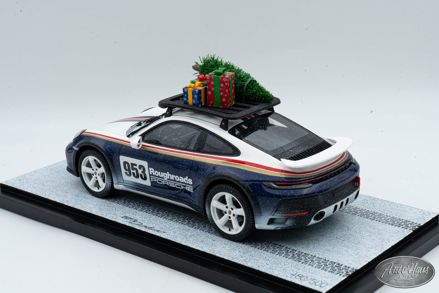 1/18 Spark Porsche 911 (992) Dakar Snow Edition