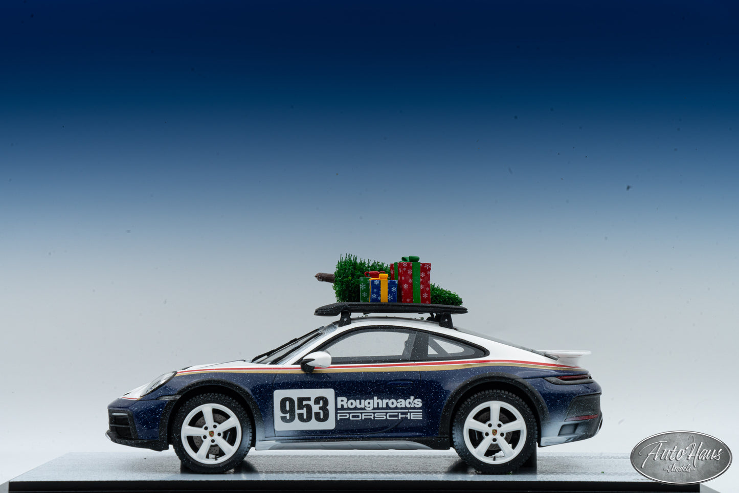 1/18 Spark Porsche 911 (992) Dakar Snow Edition