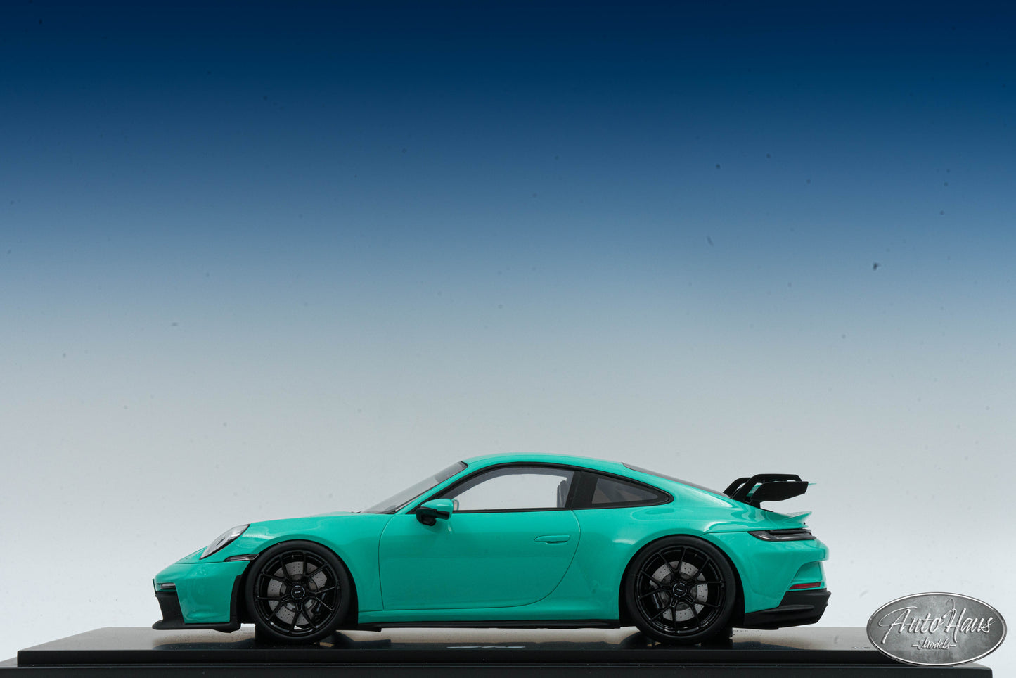 1/18 Spark Porsche 911 (992) GT3 Tiffany Blue Custom