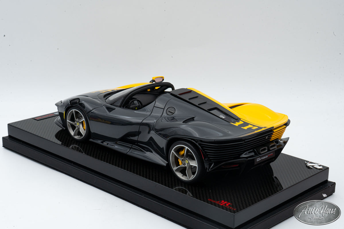 1:18 MR Collection Ferrari Daytona SP3 Giallo Modena / Shiny Carbon FE036SE6