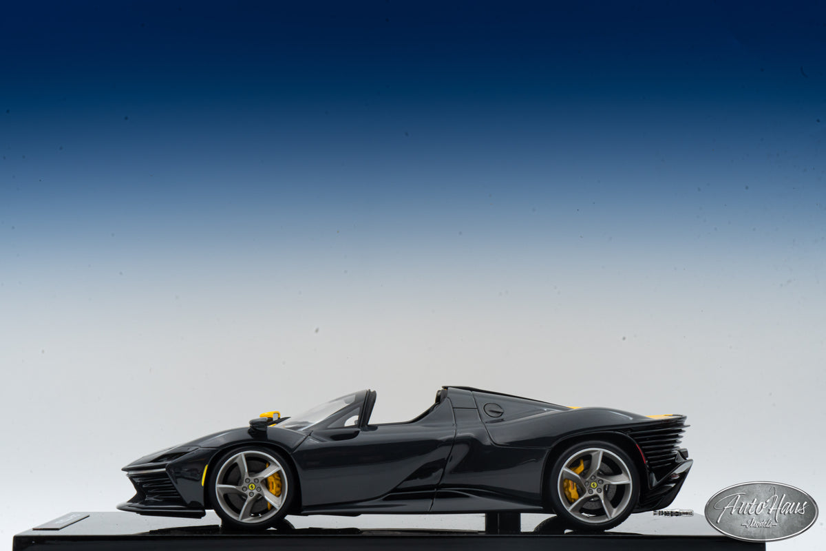 1:18 MR Collection Ferrari Daytona SP3 Giallo Modena / Shiny Carbon FE036SE6